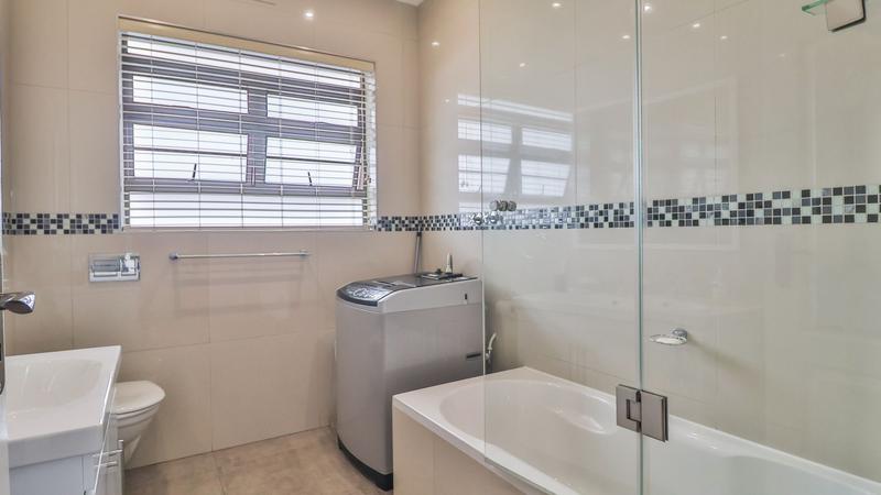 2 Bedroom Property for Sale in Cravenby Western Cape